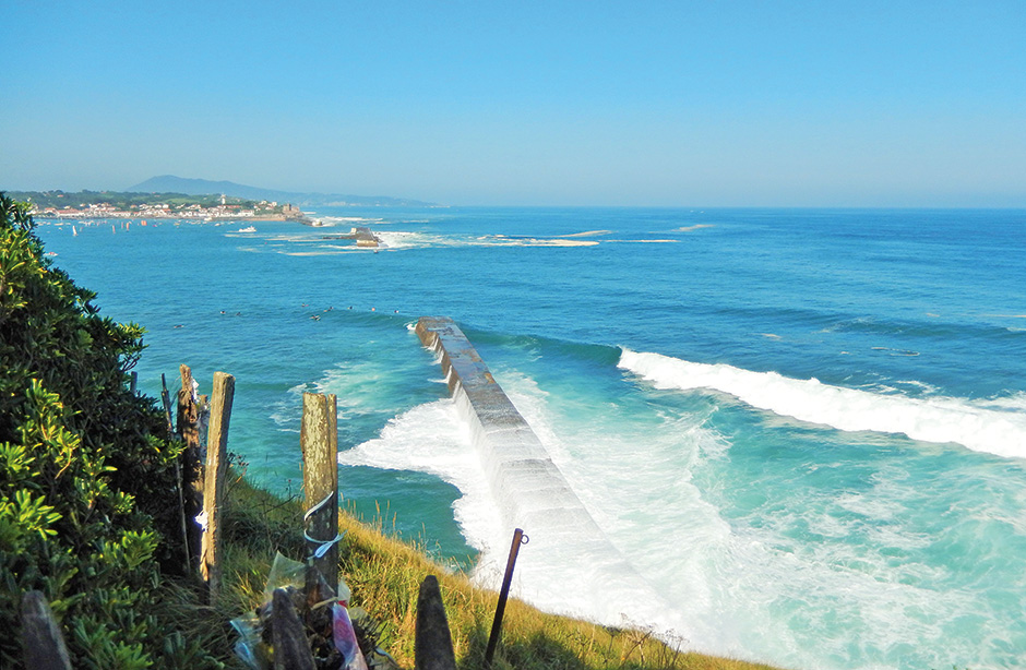 saint-jean-de-luz-harbour-wall