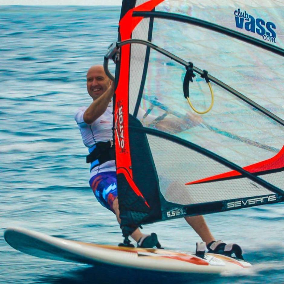 Cruising the blue - Pete Lyons windsurfing