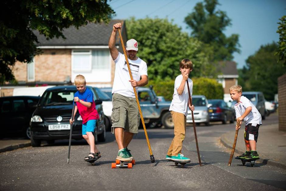 Plume family land paddle