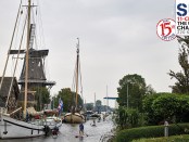 Traditional-Dutch-barges-provide-sleeping-formany-competitors-and-follow-the-course.